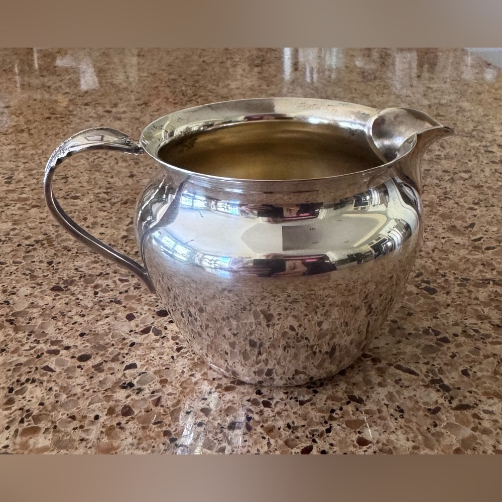 Vintage Remembrance 1847 Rogers Bros Silverplate  Creamer #9832